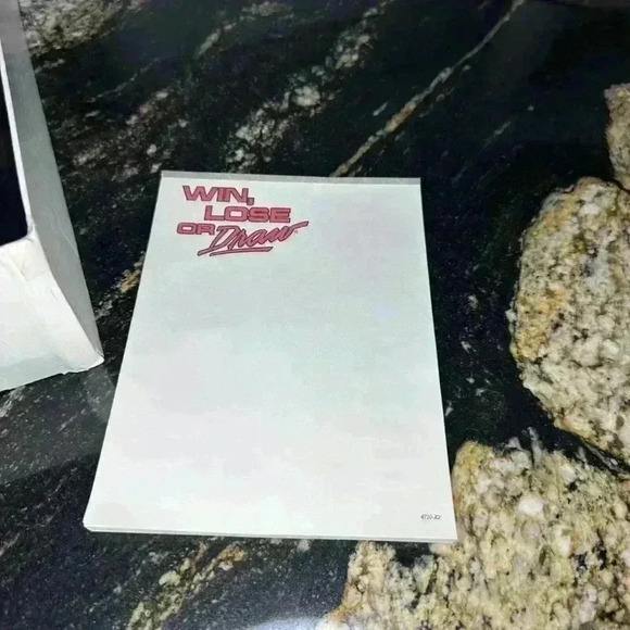 VINTAGE WIN LOSE OR DRAW Board Game Milton Bradley 1987 - Picture 13 of 16